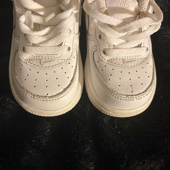 NIKE AIR FORCE 1, WHITE, 5C BOYS Toddler Worn 2X CLEAN EXCELLENT CONDITION - Picture 5 of 6